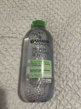 NWT  Garnier Mattifying  Micellar Water